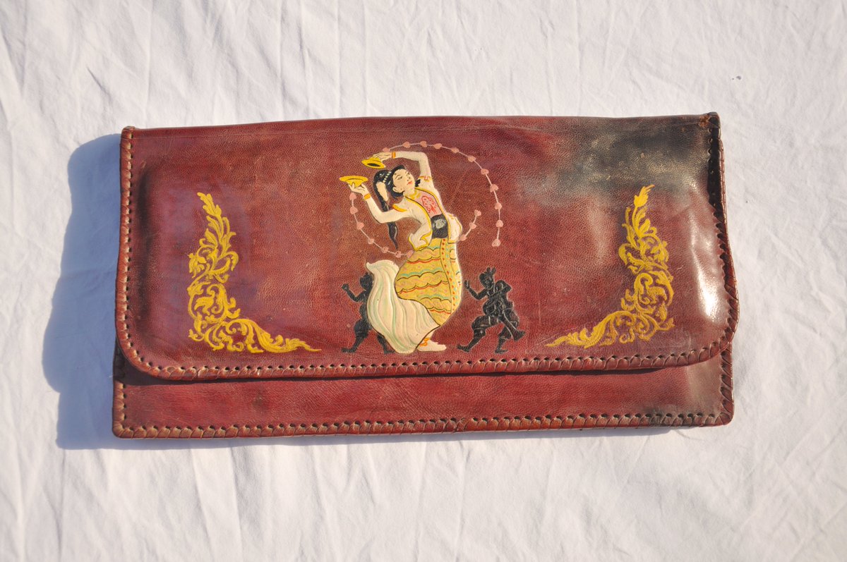 This week, on the  #MuseumOfMaterialMemory,  @DevyaniGupta15 writes about her grandmother's life across India, Pakistan & Myanmar, ravaged by Japanese invasion of Burma in 1943, Partition of 1947, & martial law in Burma in 1946, through a leather purse handcrafted in Mandalay