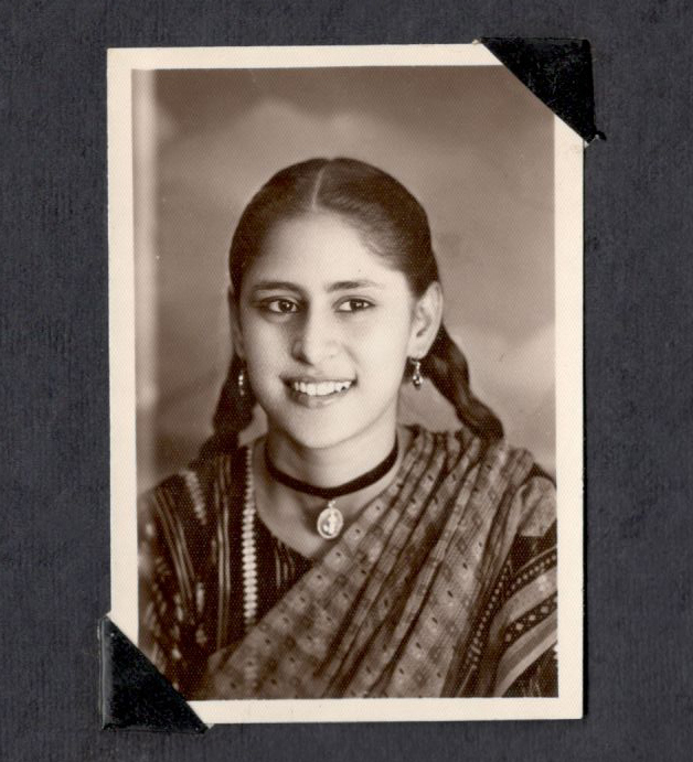  @DevyaniGupta15's grandmother, Shashi Kapur, was born in 1939 in Lamine, Mandalay to Bodhraj Kapur, an Irrigation Engineer sent to Burmaby the British Govt, and Kesari Devi Kapur, a housewife tasked with bringing up five sons and two daughters in a foreign culture away from home.