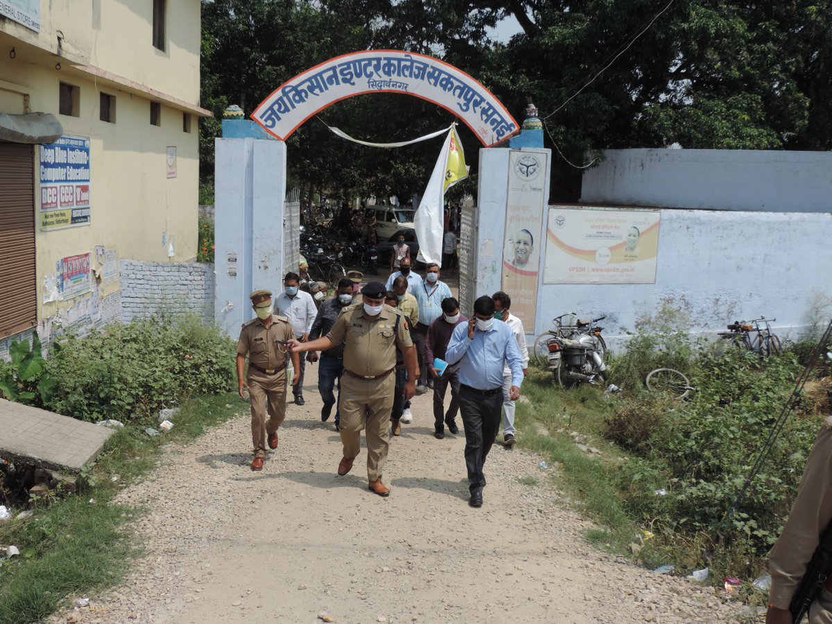 siddharthnagpol's tweet photo. @siddharthnagpol कोरोना वायरस एवं लाकडाउन के दृष्टिगत #sp_sdr एवं #dm_sdr द्वारा जय किसान इंटर कॉलेज सकतपुर, सनई में बने स्क्रीनिंग केंद्र का निरीक्षण किया गया | @KPGBJP @Uppolice @AdgGkr @digbasti https://t.co/ZMrAiXY4NO