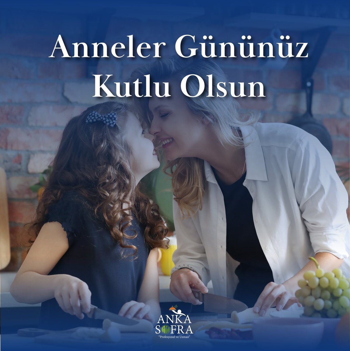 Yemeklerimizi yaparken kıstasımız; anne eli değmiş gibi olması... Bu özveri ve özenle mutfağa giriyor ve sofralarınıza layık olmaya çalışıyoruz.

Annelerimizin hayatımızdaki değerini ve kıymetini  biliyor, tüm annelerin anneler gününü kutluyoruz.

#AnkaSofra #AnnelerGünü
