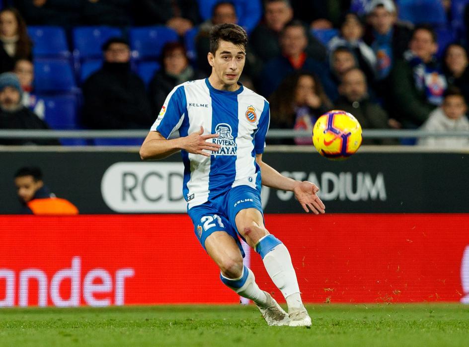 Midfielder 1:Marc Roca (23) - EspanyolAnother unrealistic one, as he has been linked with much better teams. Roca has a pass accuracy of 83.4%, and his defensive stats are very similar to Stephens'. Roca would be a class signing but he's also linked with Bayern and Arsenal.
