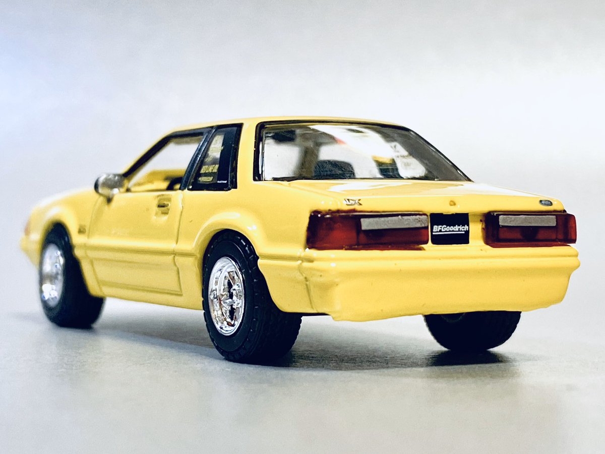 フォンティエ En Twitter 19 Ford Mustang 5 0 マッスルなボンネットと走り屋風のステッカーチューンが施されたfoxマスタング 日本ではバブル期にも関わらず不人気で ミニカーも売れ残り気味 当時はまだ日本製のフォード車が主力だったり シエラがレースで活躍