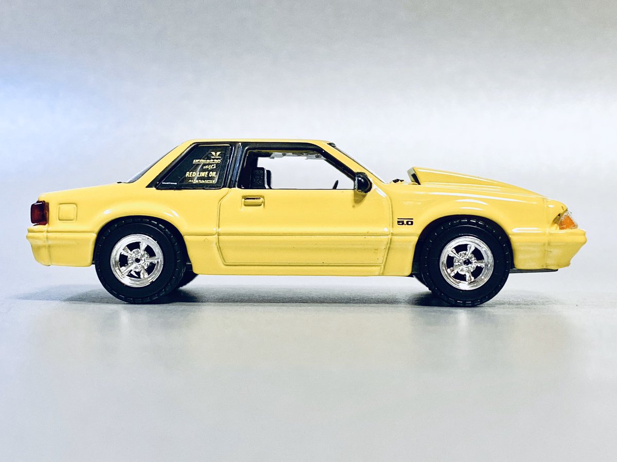 フォンティエ En Twitter 19 Ford Mustang 5 0 マッスルなボンネットと走り屋風のステッカーチューンが施されたfoxマスタング 日本ではバブル期にも関わらず不人気で ミニカーも売れ残り気味 当時はまだ日本製のフォード車が主力だったり シエラがレースで活躍