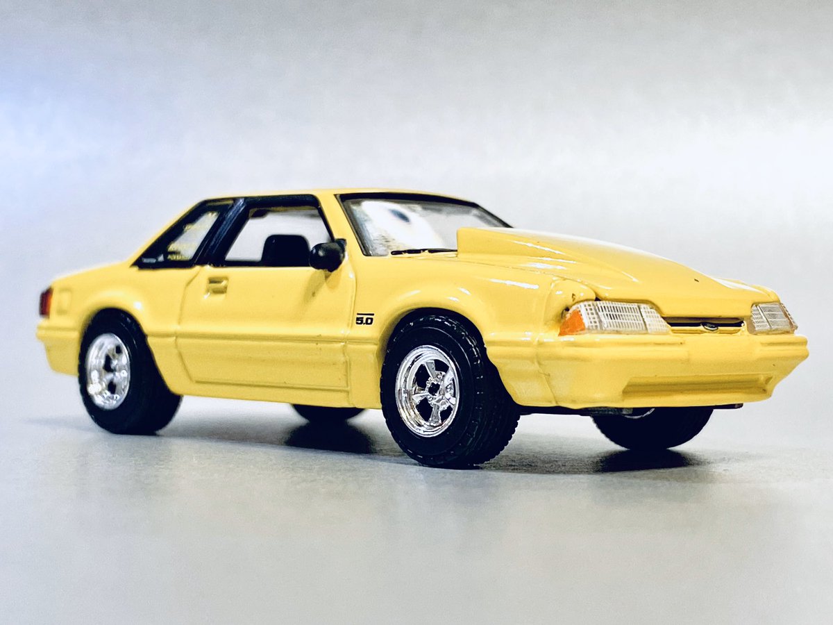 フォンティエ En Twitter 19 Ford Mustang 5 0 マッスルなボンネットと走り屋風のステッカーチューンが施されたfoxマスタング 日本ではバブル期にも関わらず不人気で ミニカーも売れ残り気味 当時はまだ日本製のフォード車が主力だったり シエラがレースで活躍