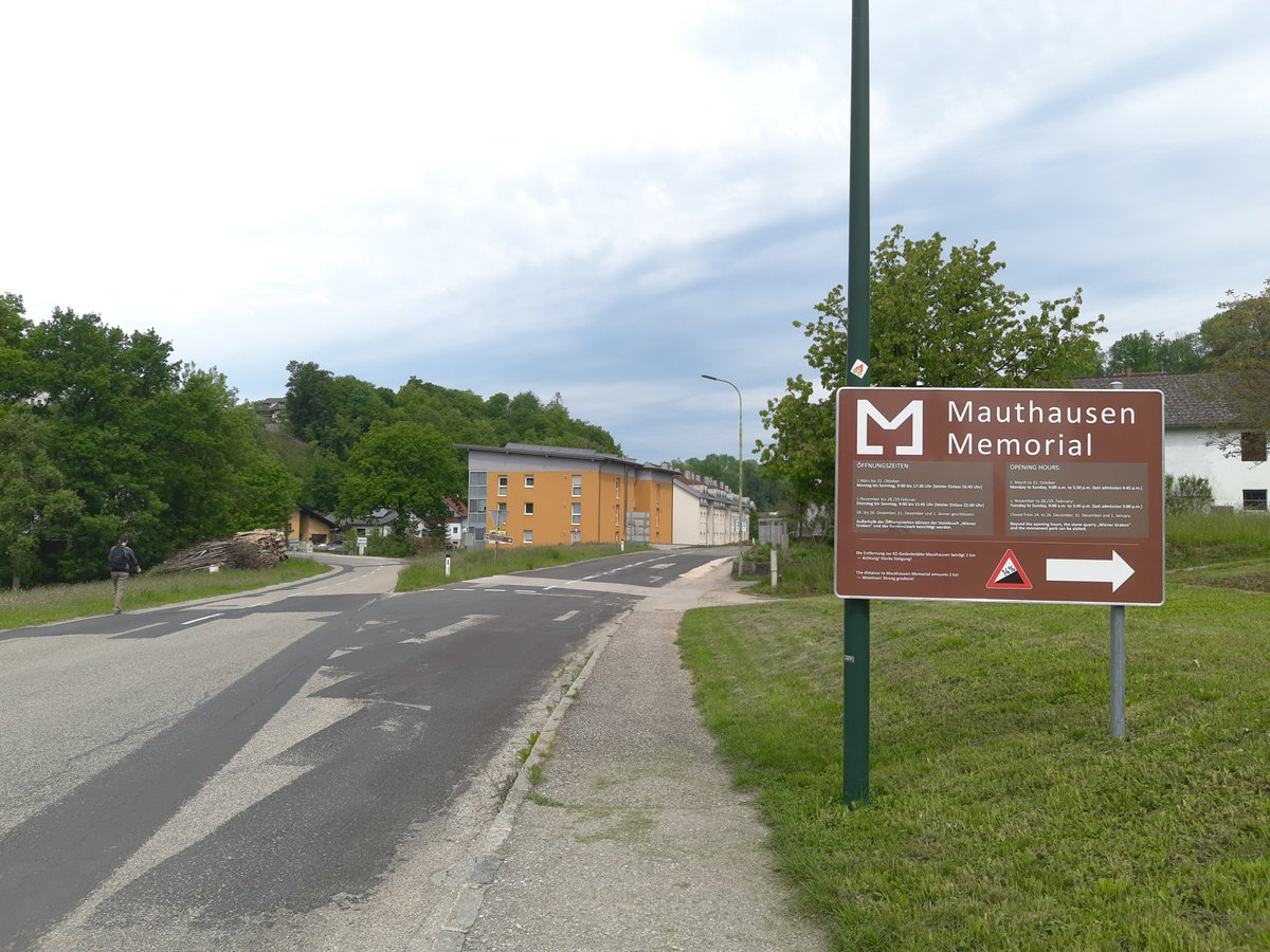 tzesire's tweet photo. Hemos decidido visitar #KZMauthasen. Es extraño que no haya nadie, como cualquier día del año. Eso sí, en el último año han mejorado la señalizacion y hay un bus hasta el campo (ahora con covid-19 no) #75Befreiung #75Liberación https://t.co/2cxJCHWpAe