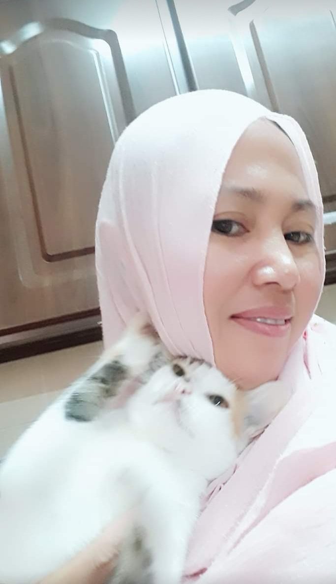 Devi123D's tweet photo. @its_me_3101 Ini kucing saya yang saya pungut di tong sampah, dia ngerti bshaa arab krna lahir di saudi😃😃😃😃 https://t.co/Blvhs2g0eQ
