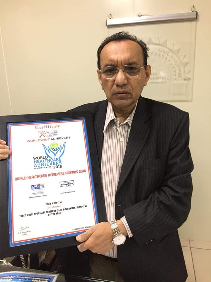 VijayJadavBSP's tweet photo. Dr M. M. Prabhakar the winner of BEST MULTY SPECIALITY TERTIARY CARE GOVT HOSPITAL OF THE YEAR the World Healthcare Achiever’s Awards 2018, &amp; other prestigious award. Now back to serve and fight against #Corona @civilhospamd after retirement.
#CoronaWarriors 
#Welcome_DrPrabhakar https://t.co/eX23RMdti6