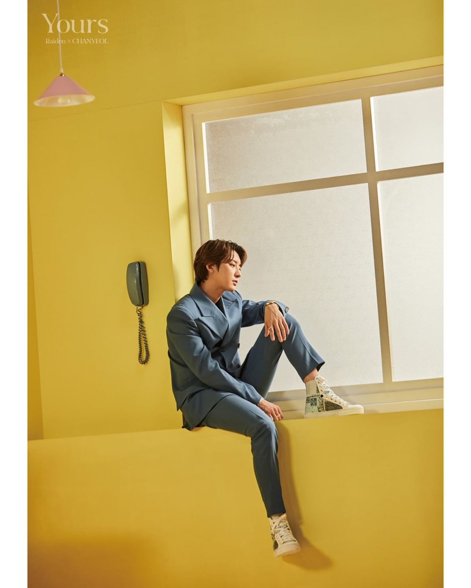 WWEXOL's tweet photo. Just 3 minutes To Go!
What are Your Expectations? 
Reply Using The Hashtags 

#YoursMVTeaser
#5월12일_yours_기다리는중

#EXO #weareoneEXO @weareoneEXO #CHANYEOL https://t.co/yG8AepWHw7