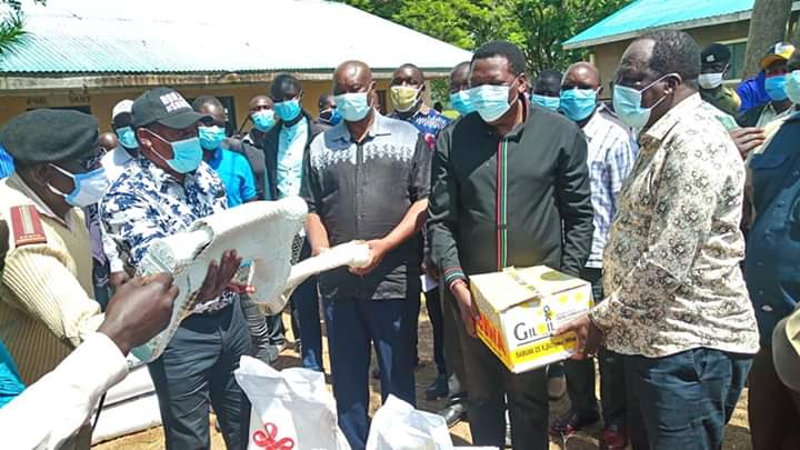 BusiaCommunity's tweet image. DCS and ASAL CS Hon. Eugene Wamalwa
Kakamega County Gov and Chair Council Of Governor H.E Wyclif Oparanya
Busia County Governor H.E Sospeter Ojamong, BCC Joseph kanyiri and the Area Host MP
Hon RBS Wanjala Currently in Budalangi constituency. #busia #mothersday #coronavirus