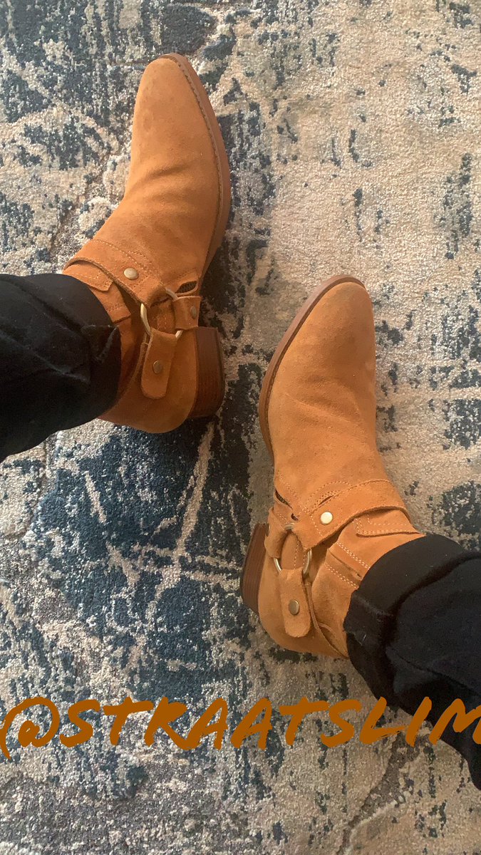 hissobulawayo's tweet photo. British style Chelsea boots 🥾 for men for only R1550 StraatSlim #StraatWear #Skoengang #M!C #MenWitClass #uMalambaneMustRise #day44oflockdown https://t.co/Vt6Sgcb8Ca