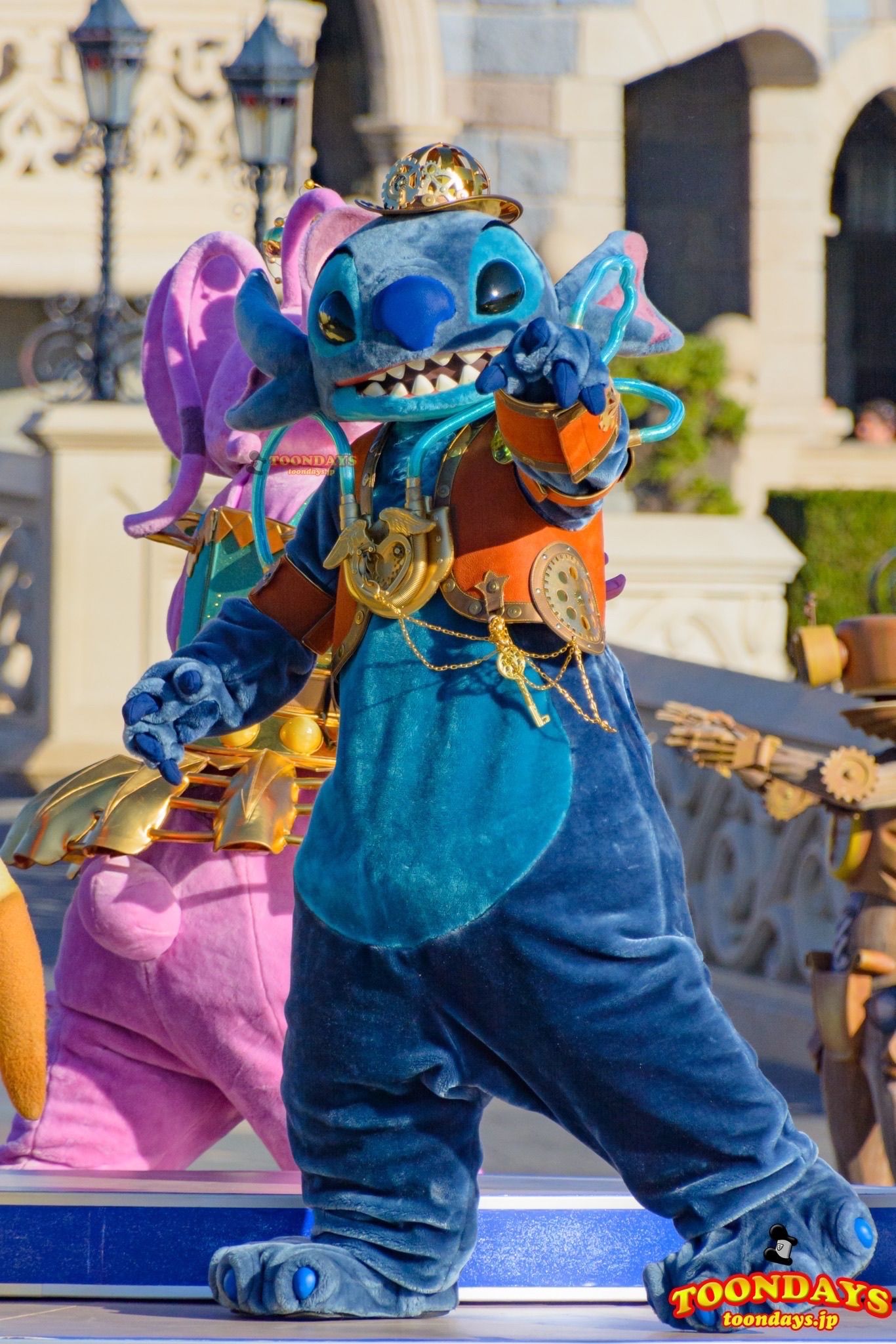 Toondays ディズニーブログ En Twitter パリで会えたスチームパンクスティッチ ファッショナブル イースター とはまた違った衣装でとっても素敵でした T Co Eopzjokmde Twitter
