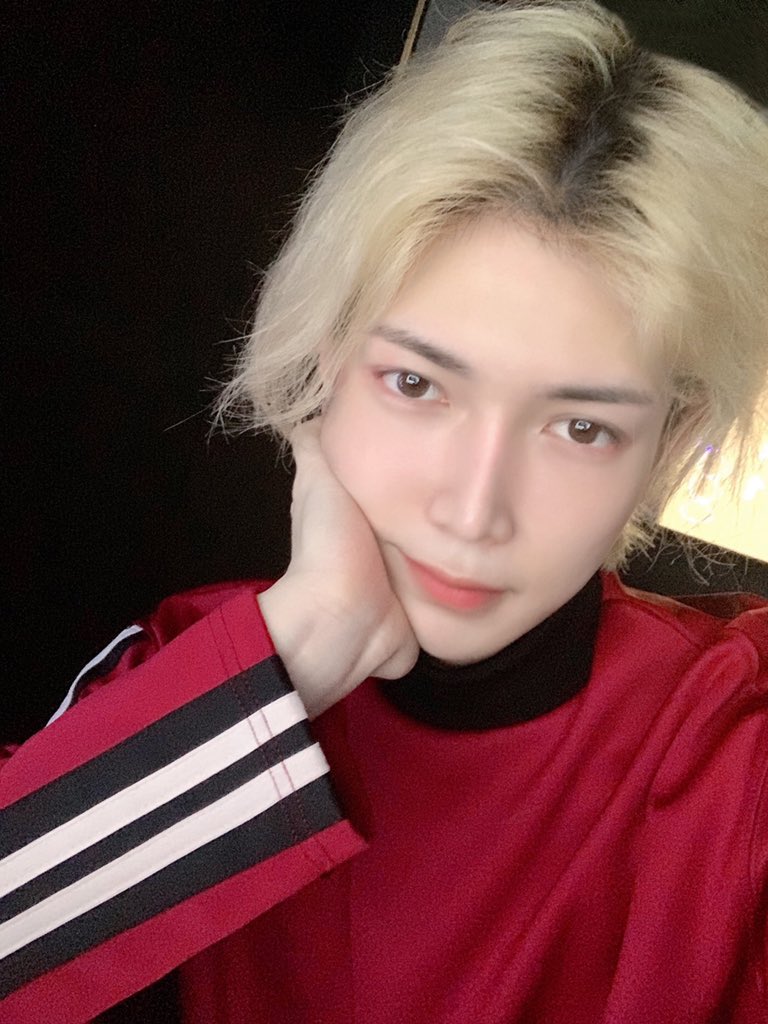 yeosang as kenma :- do i even have to say anything- yeosang is just kenma irl- prefers not to interact with anyone- easily annoyed by people like lev- gaming addiction- when they're in game they both turn into a mastermind- i srsly can't make this shit up