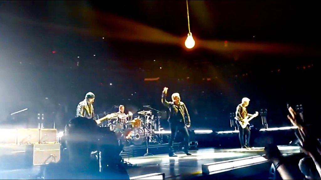 dscialfa's tweet photo. To a king of rock, who wrote the soundtrack of the most beautiful part of my life. Happy Birthday #Bono60 may it be a day of joy for U! #3SPS #IMY931 #MSG #TheGarden #July2015 #EndofanEra #U2 https://t.co/AghzDxtouj