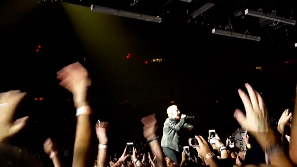 dscialfa's tweet photo. To a king of rock, who wrote the soundtrack of the most beautiful part of my life. Happy Birthday #Bono60 may it be a day of joy for U! #3SPS #IMY931 #MSG #TheGarden #July2015 #EndofanEra #U2 https://t.co/AghzDxtouj