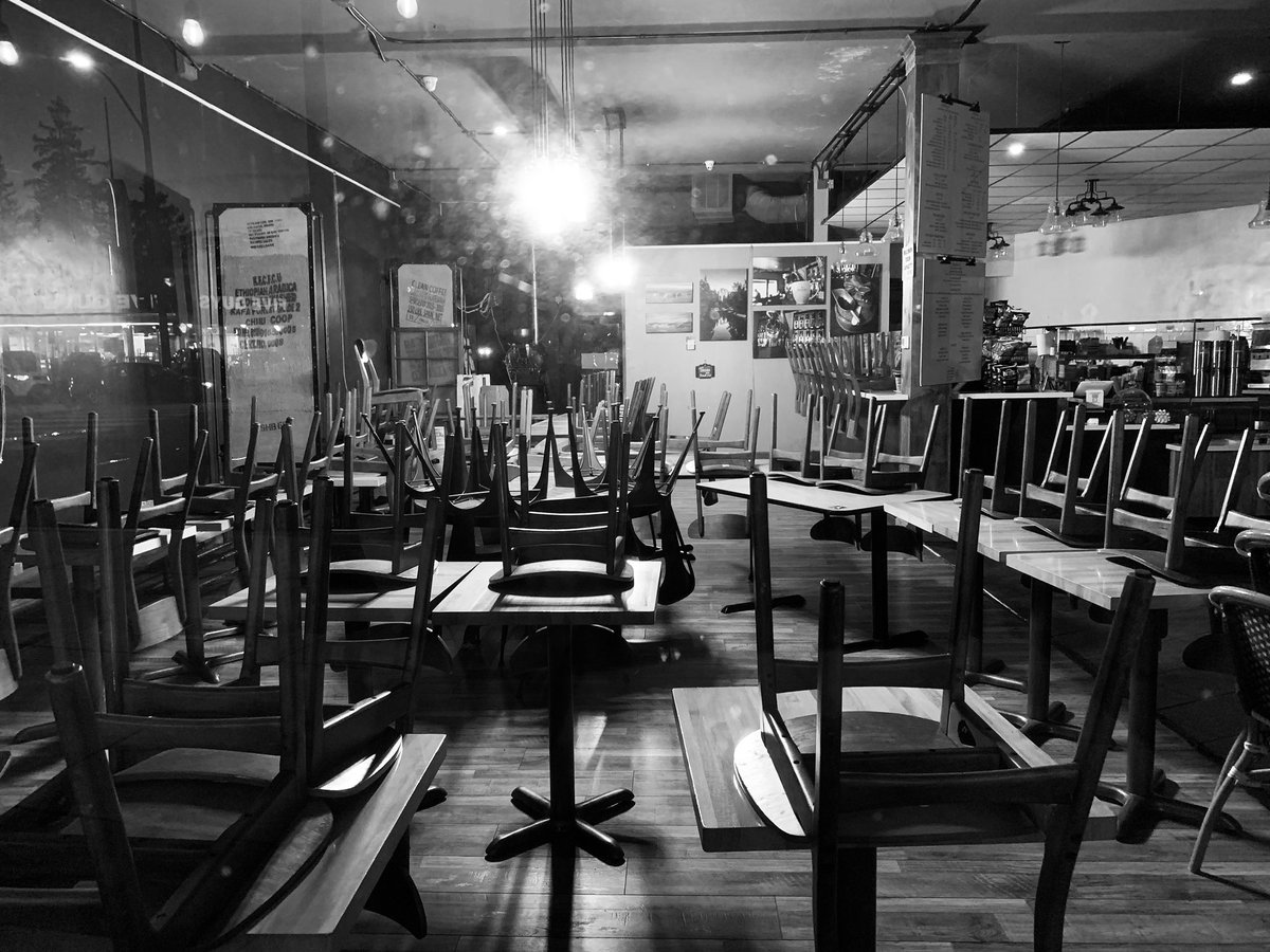 revolutino's tweet photo. it was never meant to be like this
#sanjose #ghosttown
#ghosttownempire #photography
#walkingthroughthecrisis #evening
#fridaynight #COVID19 #ghostcafe #someothertime #brokenworld
#emptychairs #emptytables https://t.co/Y3oWQpRqPf