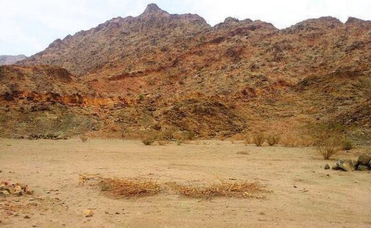 (2/13)Irq al-ZabiyyahThis is where the Prophet (ﷺ) and the Sahabah stopped on the 14th Ramadhan on their march to Badr.The Prophet (ﷺ) consulted with the Sahabah here whether they should go forward and fight against the mushrikeen (polytheists) of Makkah.