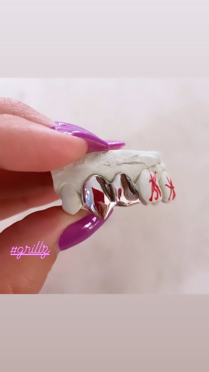 angelarenae's tweet photo. Pointy fang with side tooth in white gold https://t.co/8Y4Gowt984