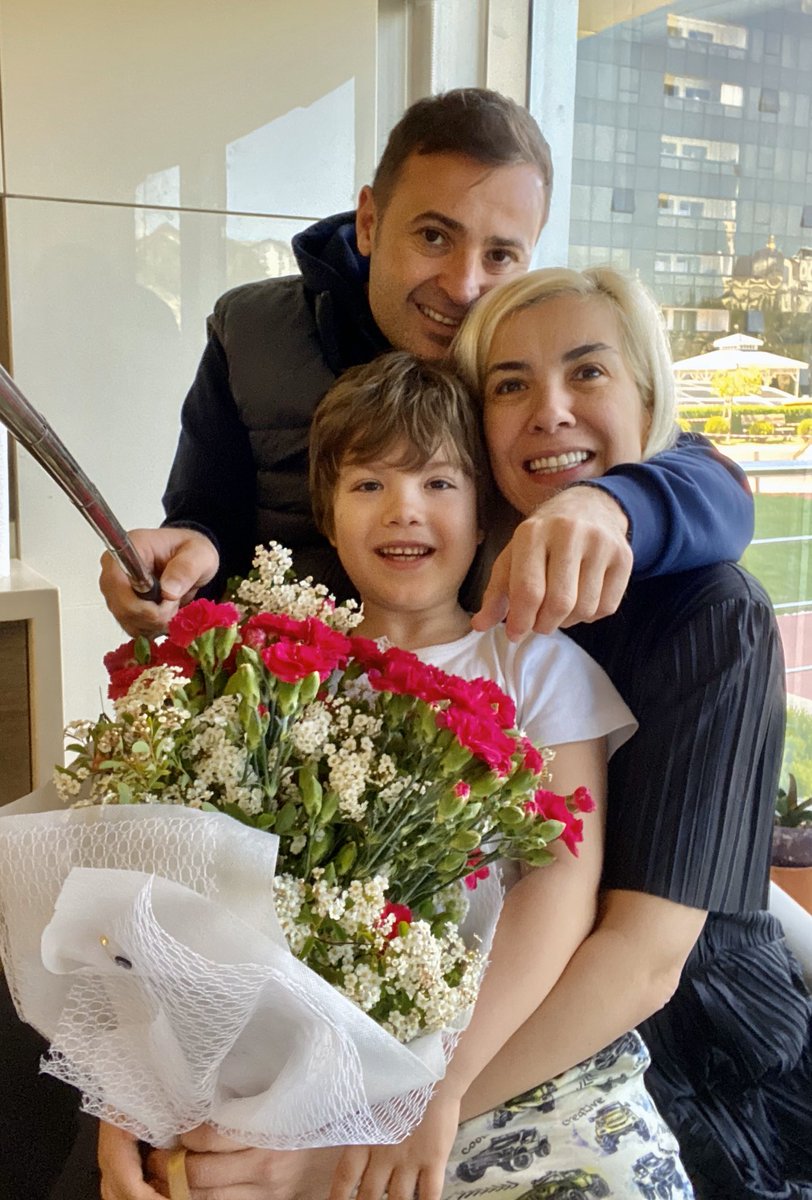 ahmetakin's tweet photo. Ailemizin biricik annesinin Anneler Gününü kutladık. Başta şehit annelerimiz olmak üzere, tüm annelerimizin önünde saygıyla eğiliyorum. Annelerimize evlatlarıyla geçirebilecekleri sağlıklı, mutlu, huzurlu uzun bir ömür diliyorum. Anneler Gününüz kutlu olsun... #AnnelerGünü https://t.co/86gnmy0LJv