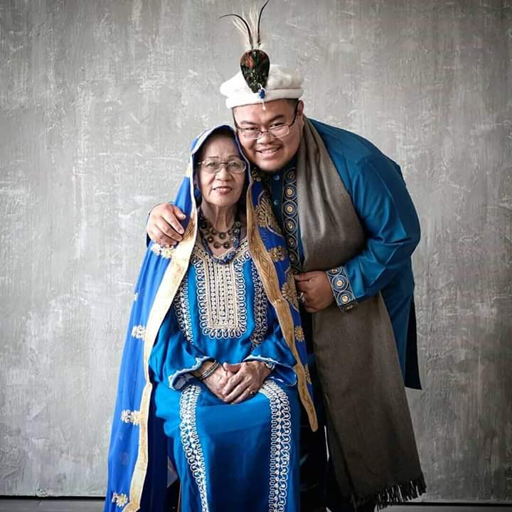 biafotours's tweet photo. The traditional Men Cap of #GilgitBaltistan with feather gives a unique look & add value in your personality. These caps are famous Internationally. A Malaysian Citizen with #traditionalcap.
#MothersDay #COVIDー19 https://t.co/m9A8IhTpjA