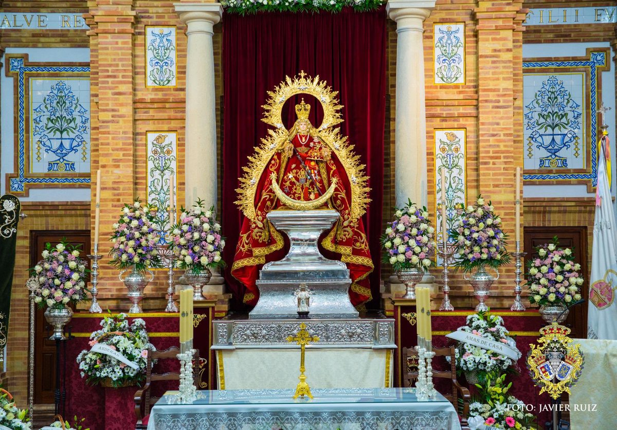 Hoy tendría lugar uno de los momentos que más esperamos durante todo el año.

Tras una larga espera, te pondríamos nuestros sones, Madre.

Tenemos el corazón roto, pero el año que viene lo haremos con el doble de cariño.

¡VIVA LA SANTÍSIMA VIRGEN DE ALHARILLA!