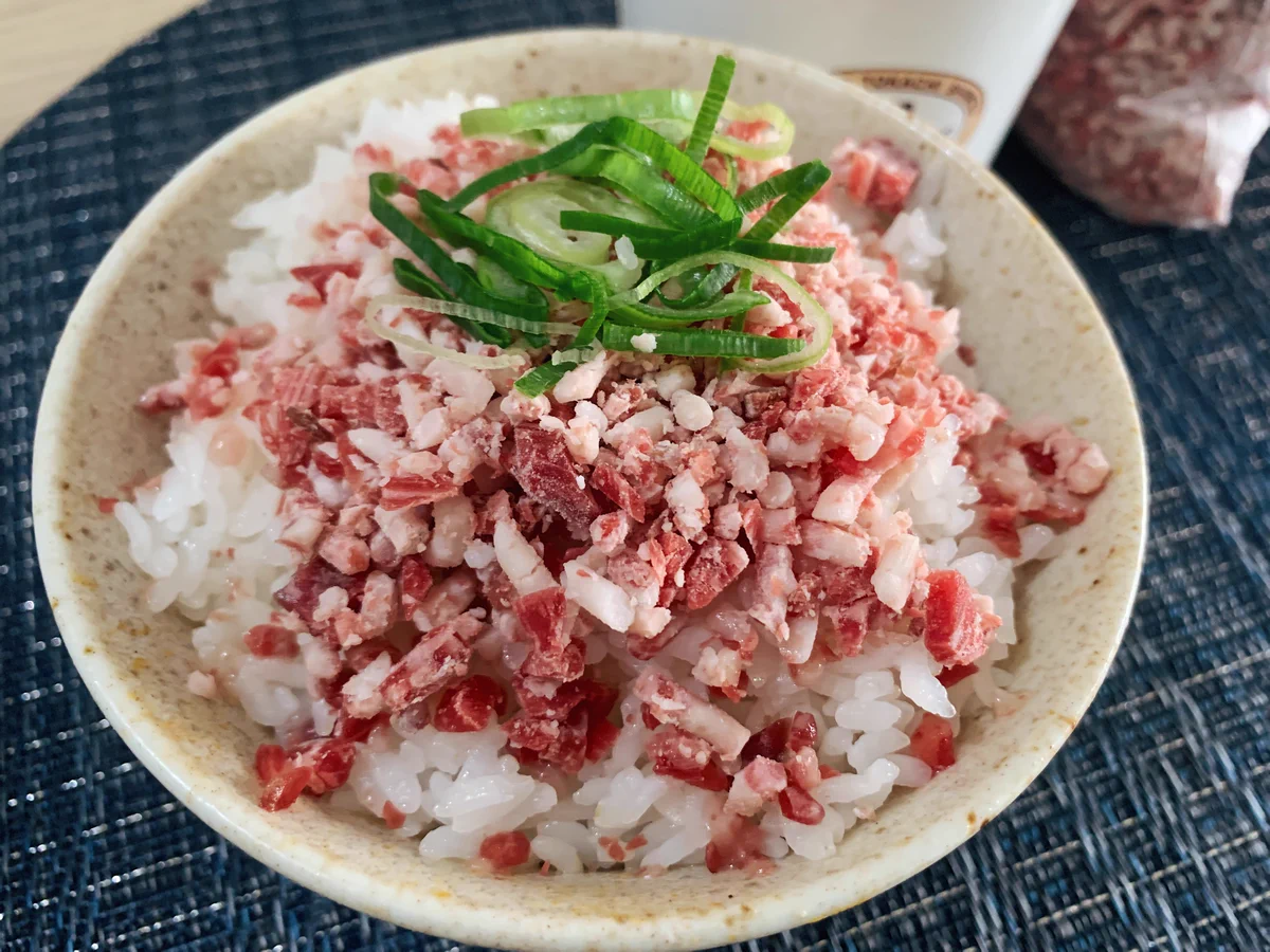 ご飯にかけるだけで美味しい！？お取り寄せで楽しむ「牛とろフレーク」！