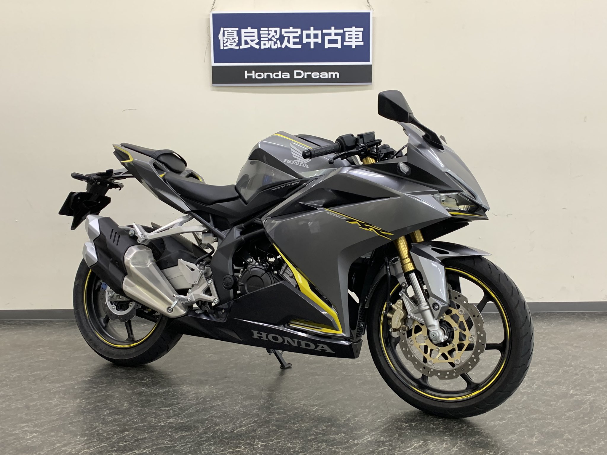 Honda Dream 鹿児島 ドリカゴ店長です 中古車cb1100ex 45km Cbr250rr 1803km Nc750x Dct km が入荷 共に1オーナーでcb1100とcbrは距離も少なくとても綺麗です Ncはフルパニアやetc等の充実装備で長距離もすぐに走れます 気に