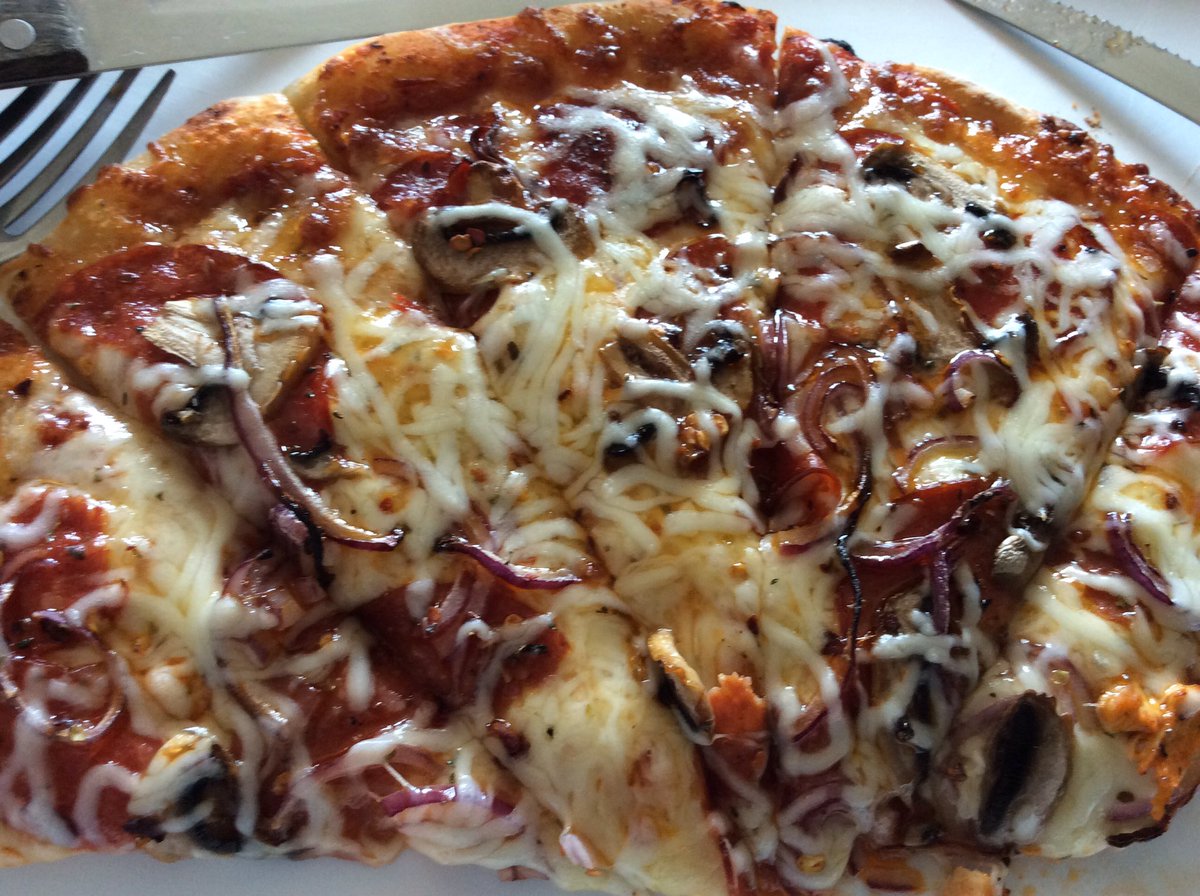 AdvisorsIreland's tweet image. I did a man versus food with my made from scratch pizza 🍕 last evening. Food won. In bed at 7pm #manvfood #peterfa #pizza #covid19ireland