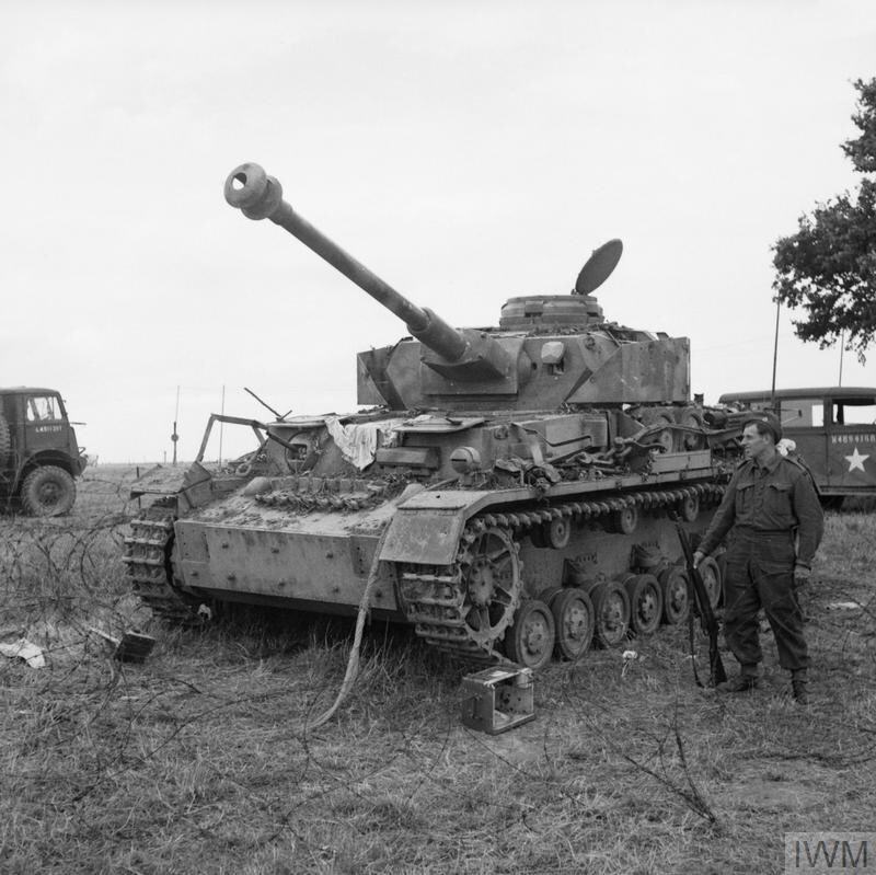 Lots to love in this photo, firstly it’s by Sgt James Mapham, probably my favourite AFPU photographer, secondly, it features 27th Armoured Brigade, and thirdly, it’s an excellent study of a Panzer IV, that can be read like a book..... IWM B6344 #SWW  #History  #WW2