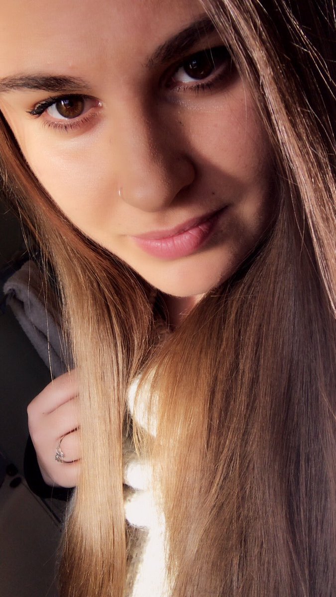 Quitarse los filtros y las caras que parecen de plástico sin una sola peca arruga o poro dejaros ver tal cual sois ..... haber si os quitais los complejos 😉 y dejais de criticar #laquepuedeyyopuedo