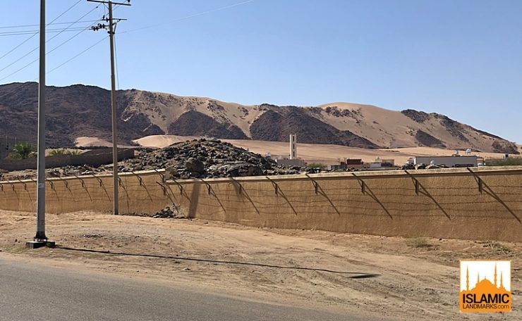(8/13)Al-AqanqalAl-Aqanqal, also known as Udwatul Quswa, is a large hill where the Quraysh camp was based during the Battle of Badr. It is on the western side of the Yalyal valley.