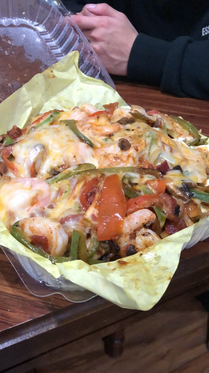 jvkalaw's tweet photo. 3am philly christian surf n turf fries 🥵 https://t.co/867SI9N9Yg