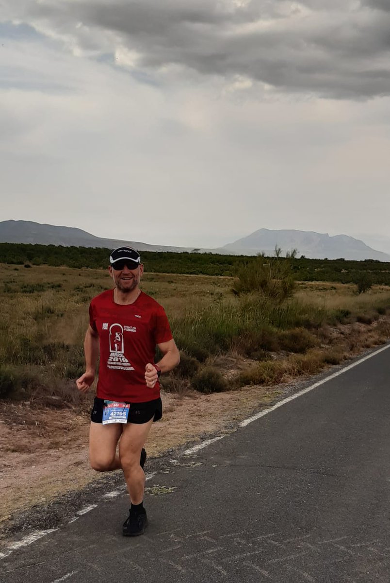 Hoy ha tocado Edp Vitoria-Gazteiz Maratón Martín Fiz.
Carrera dedicada a mi amigo <a href="/AlexSuay/">Alex Suay</a> por un gran motivo 🤣🤣
#distanciadefelicidad 
#maratonvitoria 
<a href="/maratonfiz/">martin</a>