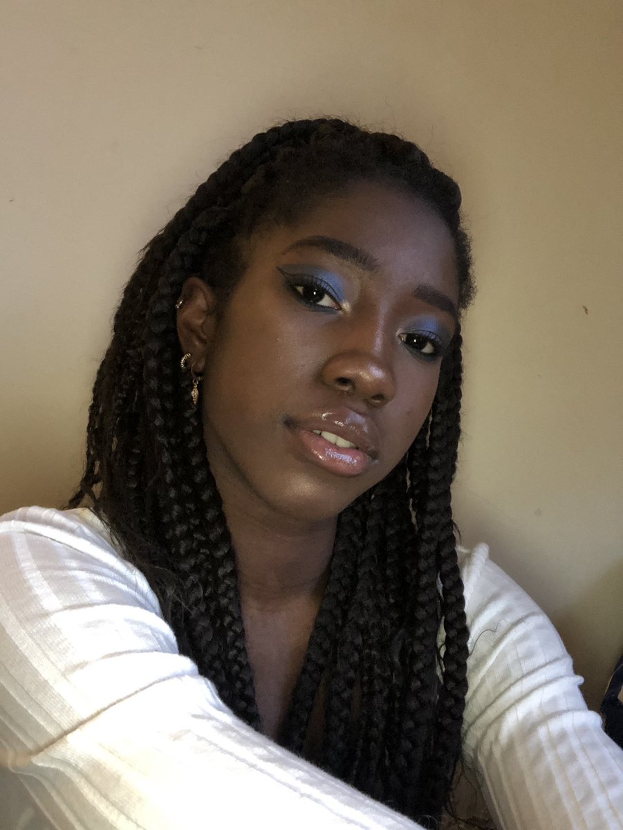  @Melaninxst Je m’appelle kady, j’ai 22 ans je suis Malienne/congolaise. Je suis étudiante en cinéma et je tiens un blog principalement sur le développement personnel et d’autres sujets  sinon j’aime bien le make up aussi 