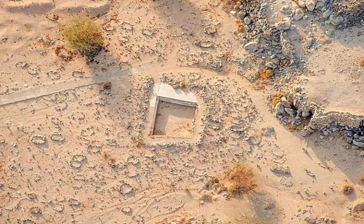 (11/13)Burial place of the MartyrsThe Muslims only lost 14 men in the battle. The aerial view shows the plot of land where these Sahabah who were martyred are buried.The first to be martyred was Umayr bin al-Humam (رضي الله عنه).