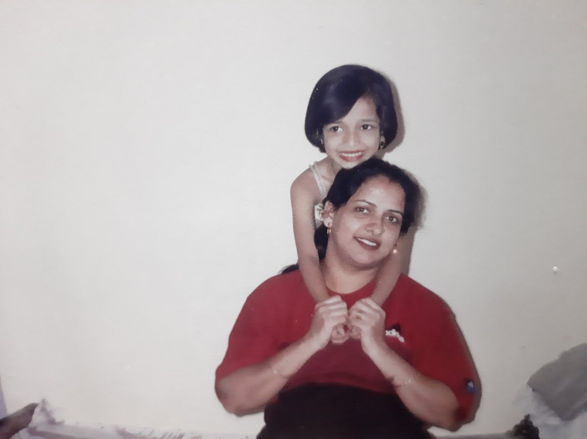 dishatiwari96's tweet photo. @titanwatches I am making her a cake at home to make her feel special. We will go through our old childhood photos and chitchat with our evening tea &amp; yes, giving her a manicure, doesn't she deserves to be pampered?
Our little celebration
#TimeWithMa  #Raga #IAM  @titanwatches https://t.co/PChBt3ZW0Q