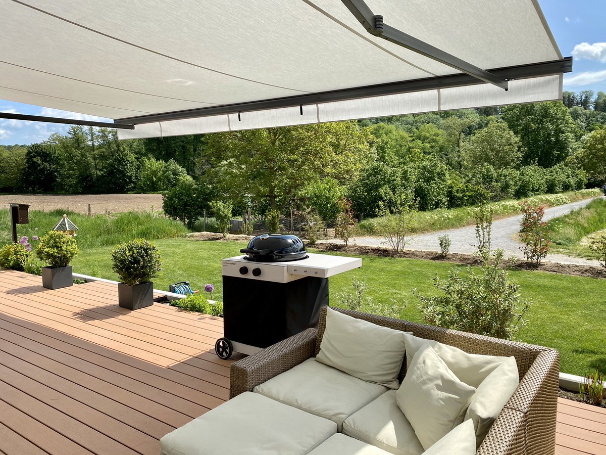 frankfeil's tweet photo. Die #Markise ist jetzt mal auf die vollen vier Meter ausgefahren. So lässt es sich aushalten auf der Terrasse 🥰 https://t.co/unKvRRLdc6