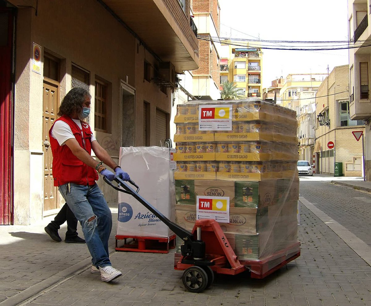 cr_orihuela's tweet image. Queremos dar las gracias a @TMGrupoInmo por la donación de más de 2000k de alimentos de primera necesidad para entregar a la población más vulnerable de Orihuela, costa y pedanías.
Gracias a estos grandes gestos podemos llegar mejor a más gente.
Muchissiissiimas #Gracias de #♥