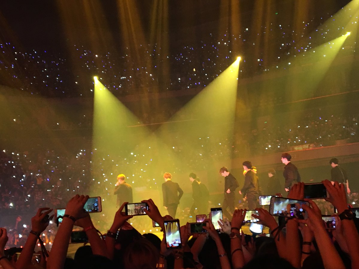 eychbgee's tweet photo. @happeehour @igotnnable my most memorable concert experience #WannaOne #Onetheworld #HappeeHour15DayChallenge #onetheworldonline โค๏ธ https://t.co/uNw1WsjeWe