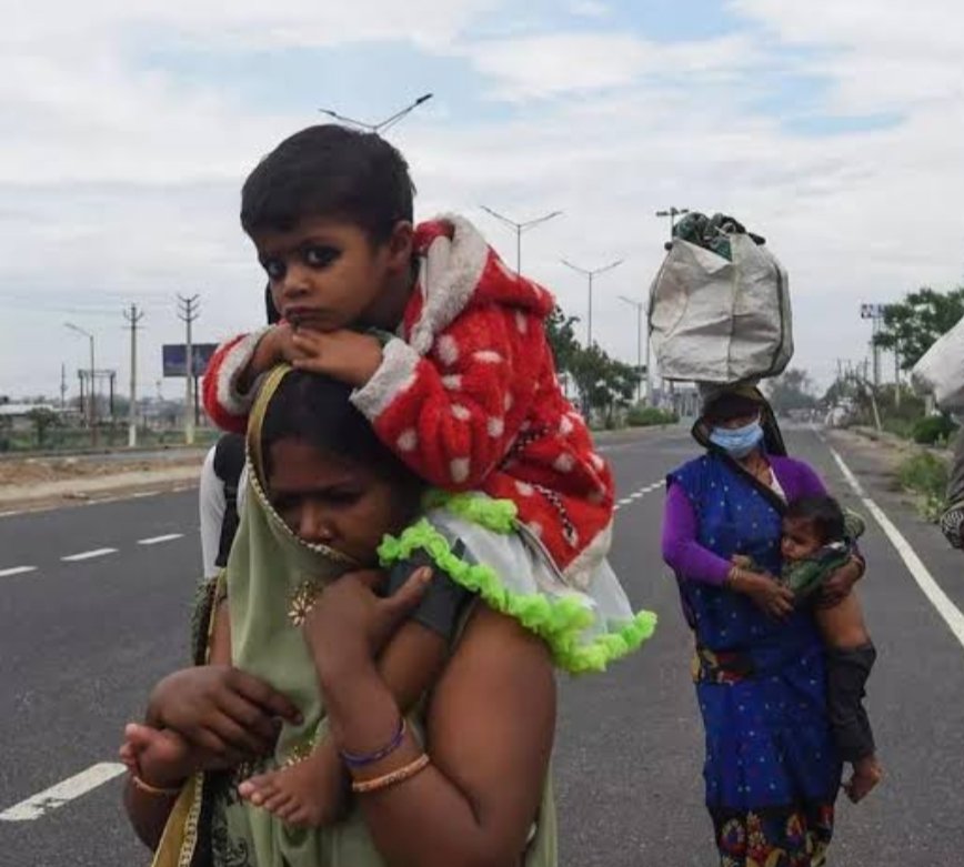 DSTKarnatakaa's tweet photo. 1500 किलोमीटर तक का सफऱ बच्चों को गोद मेँ उठाकर करने वाली माताओं को भी मातृ दिवस की शुभकामनायें.. @LambaAlka
#मातृ_दिवस https://t.co/4Uj2JEtcLV