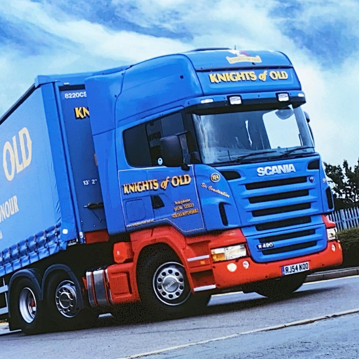 Comm_Motor's tweet photo. From Instagram: Here’s a 2004 Knights of Old Scania R420 from the archives. #fromthearchives #commercialmotor #scania #scaniar420 #scania4series #trucksofinstagram #knightsofold https://t.co/UQjL8ycGvy 👈 Follow our 'gram https://t.co/UuaBbhxroK