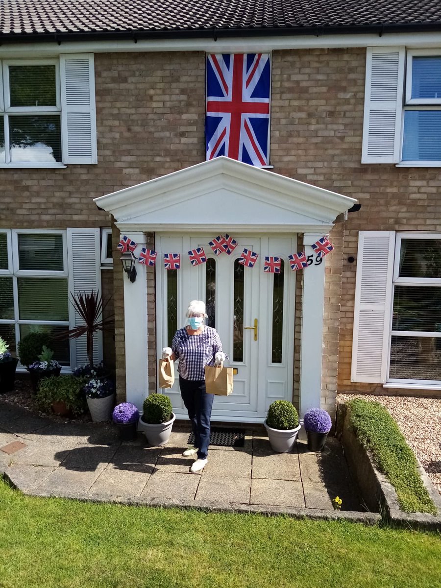 jackiedawson01's tweet photo. Huge thank you to @Bettys, @waitrose Harrogate and @stamfreyfarm for their incredible donations to enable @OatlandsComm prepare and deliver 178 afternoon teas for the vulnerable and those #selfisolating  across #harrogate https://t.co/Du1DE9g4SL