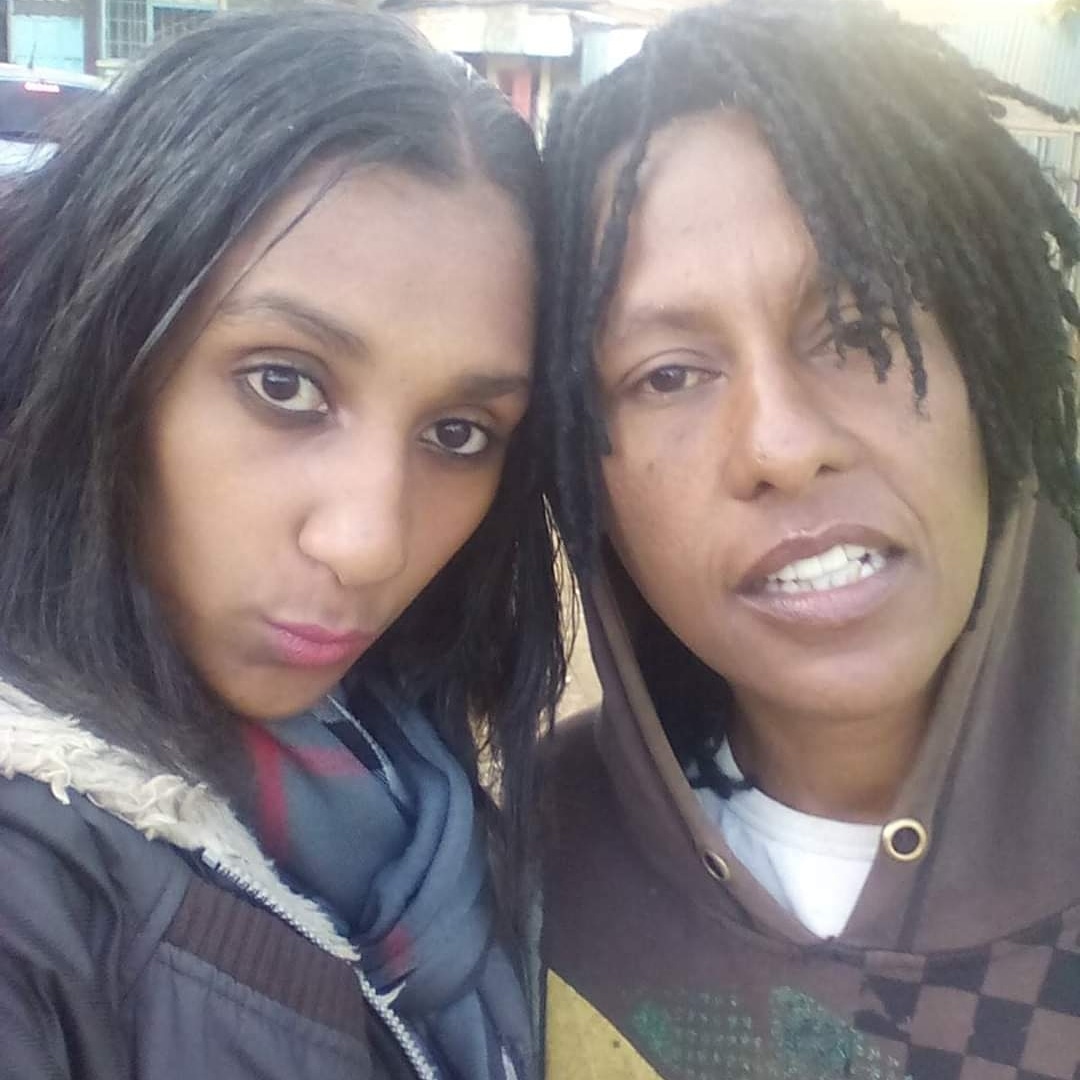 Sabhaminaj's tweet photo. #TellMom help me make my mum feel special on this day, she has done so much for me, she has shown me unconditional love over the years and I love her for that. The world can change but her love for me can never change. I love her to the moon and back 😘 https://t.co/Df8hZjblGL