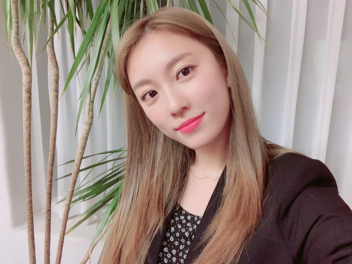sujilee320's tweet photo. 브잉🌷 여러분 많이 보고싶네요 I miss you so much🌷 https://t.co/Eku8mBlfLV