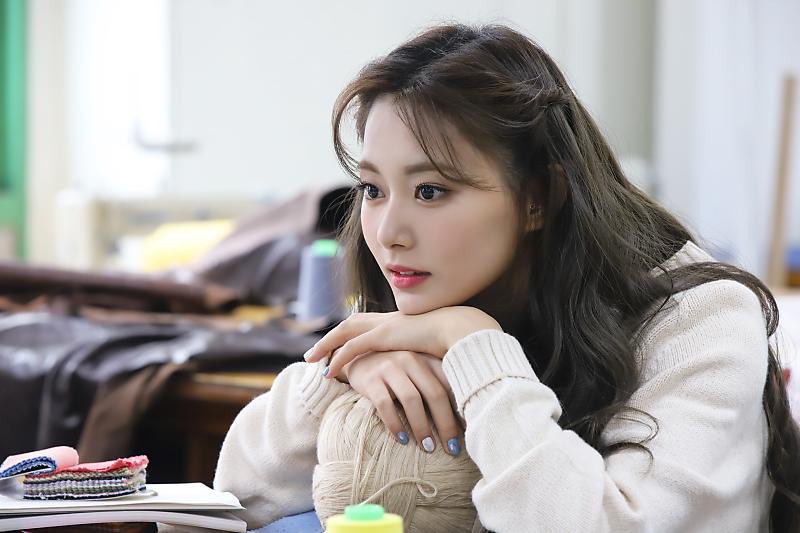 ㅈㅇㄹ もらったし 頑張ろう という気持ちにさせてもらいました 今は会いに行けないけれども ツウィちゃんと楽しくお話しできるように中国語や英語 韓国語を勉強して絶対に会いに行きます ツウィちゃんがこれからもみんなに愛されて 幸せに 笑顔