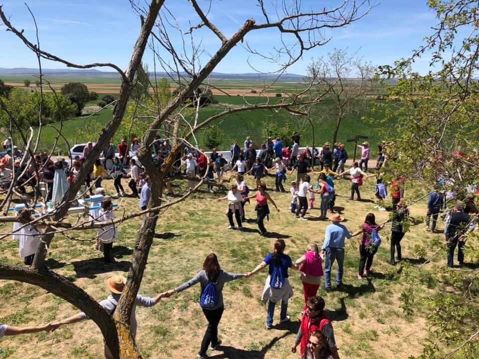 DPZaragoza's tweet photo. Hoy es un día especial en municipios como #Biel, #AlmonaciddelaSierra, #Acered, #Longares, #SamperdelSalz, #Used o #Munébrega, ya que celebrarían sus romerías y fiestas. Este año son muy diferentes, pero ni en esta situación pierden la ilusión ¡Feliz día a todos ellos! 😃 https://t.co/ODYP7at6Zb