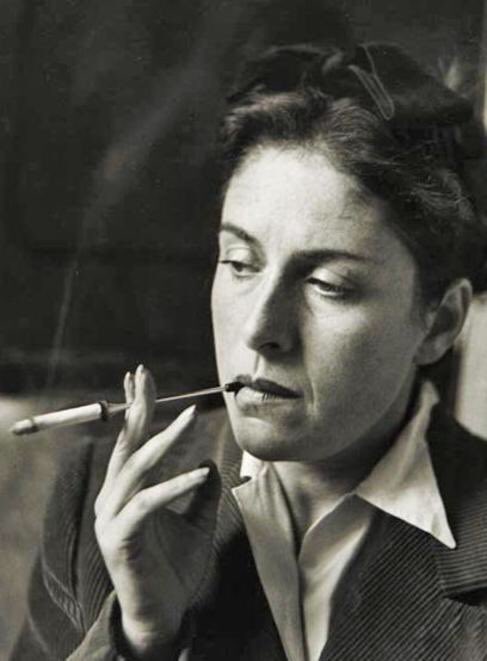 “Todos esperaban que me suicidara cuando me dejó, incluso Picasso lo esperaba. La razón principal por la que no lo hice fue para privarlo de esa satisfacción”

Hilo de la conocida como “La mujer que llora”, Dora Maar, y su malvivencia con Picasso; siguiente capítulo de mi TFG⬇️