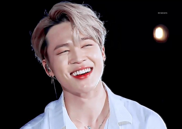 Jimin smile in sequence. A devastating thread ;