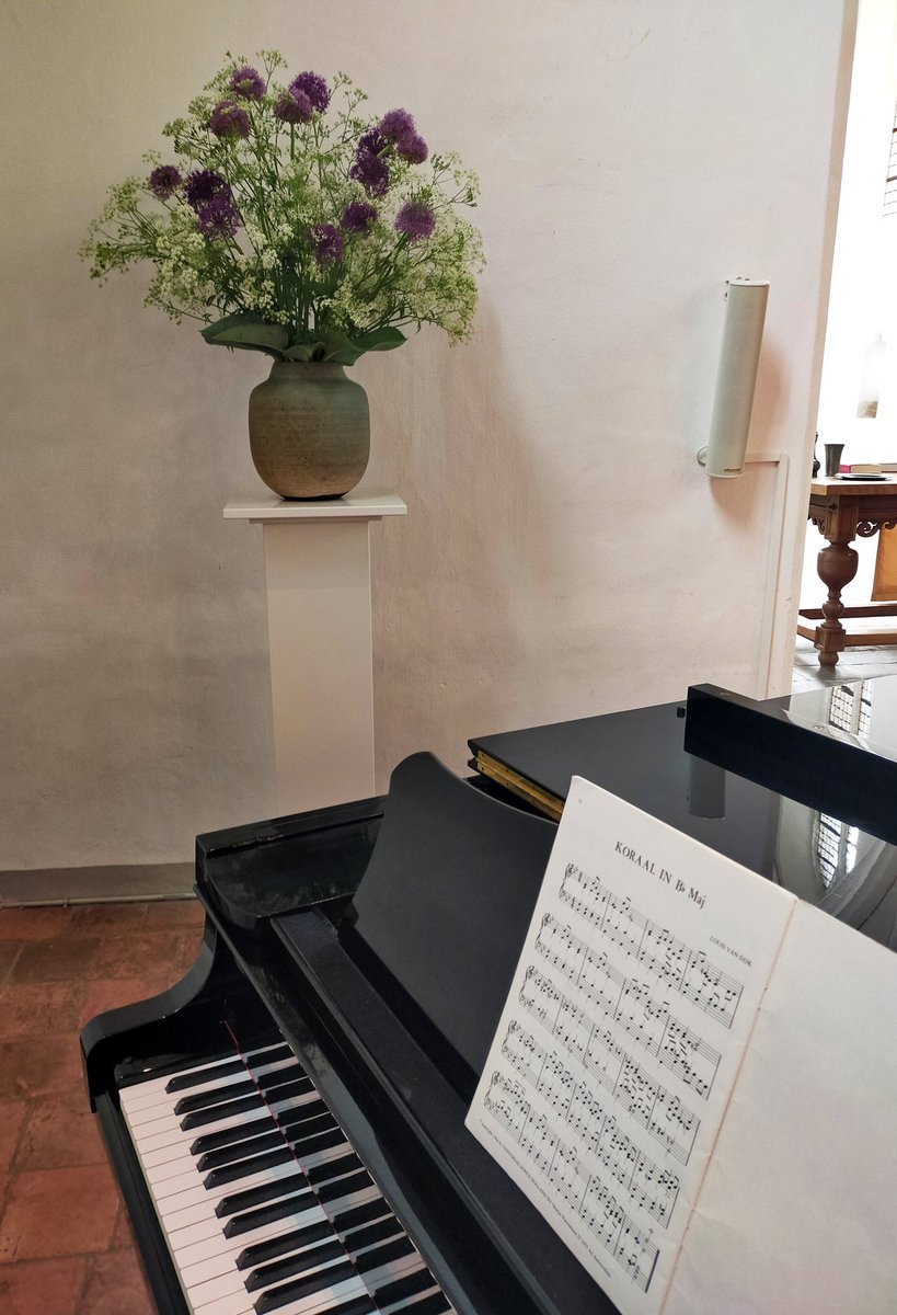 HooikammerJoke's tweet photo. Vanmorgen in de online dienst in de Oude Kerk Ermelo dit mooie werkje van Louis van Dijk gespeeld tijdens de kollekte 🎶🌹#louisvandijk #eerbetoon #oudekerkermelo #onlinedienst https://t.co/5g1wh84E7N