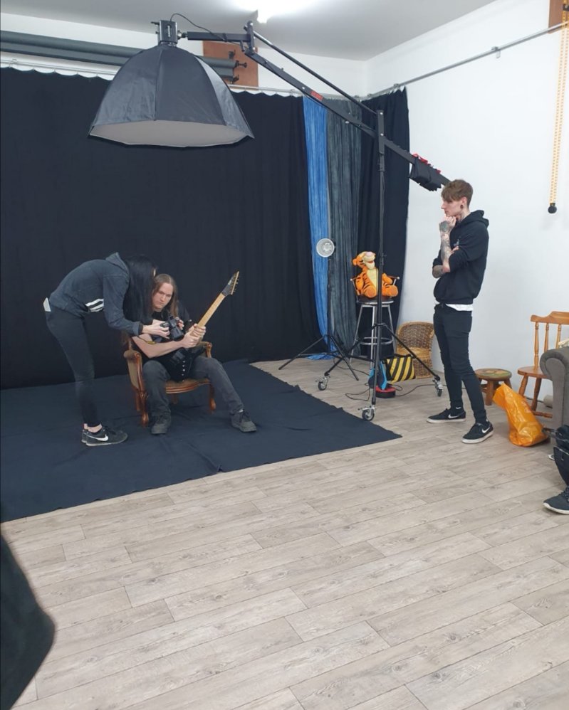 awakebydesignuk's tweet photo. Toby looking over his photos from our album photography session few months back.
📸😁
#album3 #3 #awakebydesign #heavymetalmusic #photography #guitar https://t.co/Off1AObWQi