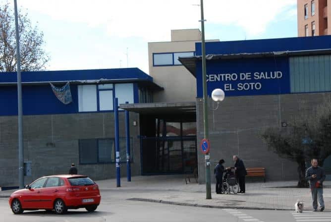 MostolesCuida's tweet photo. Desde la Asociación Madrileña de Enfermería (AME) se ha lanzado la campaña “Apadrina un profesional de la enfermería” que consiste en que donemos la mascarilla que nos correspondería en nuestro centro de salud más cercano, para que pueda ser usada por el personal sanitario. https://t.co/mVniLz0cQZ